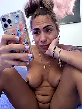 Snapshot of Naomi24herr chatting on 13, 10, 2025 Naomi24herr online show from 13, 10, 2025