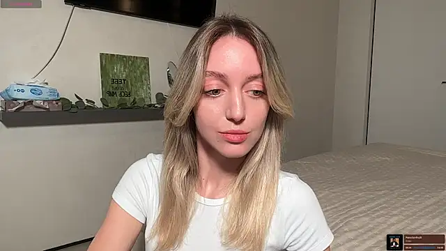 Snapshot of SophieBelll chatting on 13, 11, 2025 SophieBelll online show from 13, 11, 2025