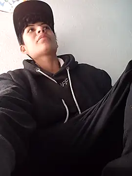 Snapshot of Owen_tomboy chatting on 4, 11, 2025 Owen tomboy online show from 4, 11, 2025