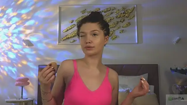 Nicole Broown  online show from 3, 12, 2025