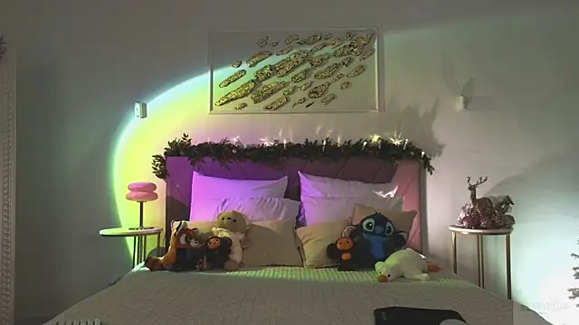 Nicole Broown  online show from 5, 1, 2026