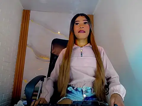 Snapshot of katherine_x1 chatting on 7, 10, 2025 katherine x1 online show from 7, 10, 2025