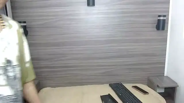 Snapshot of Jerom_xx chatting on 8, 10, 2025 Jerom xx online show from 8, 10, 2025