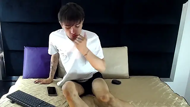 Snapshot of Jerom_xx chatting on 24, 10, 2025 Jerom xx online show from 24, 10, 2025