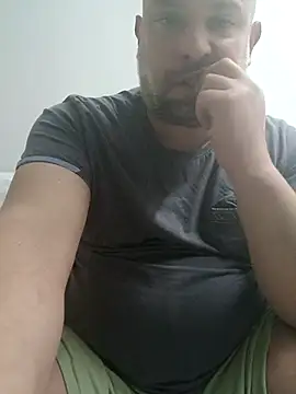 Snapshot of CristalDad chatting on 3, 10, 2025 CristalDad online show from 3, 10, 2025