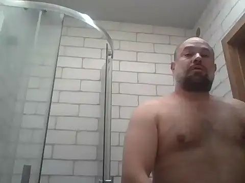 Snapshot of CristalDad chatting on 14, 11, 2025 CristalDad online show from 14, 11, 2025