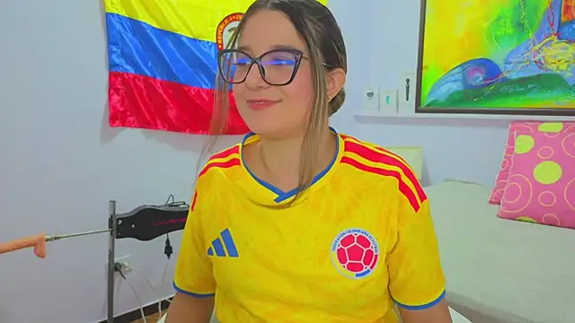 Snapshot of katiaa_lovv chatting on 4, 7, 2026 katiaa lovv online show from 4, 7, 2026