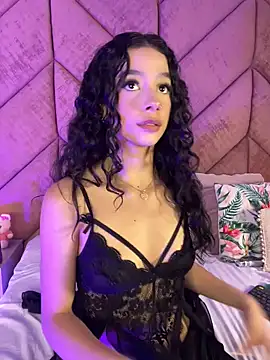 Snapshot of ChloeRosses chatting on 8, 3, 2026 ChloeRosses online show from 8, 3, 2026