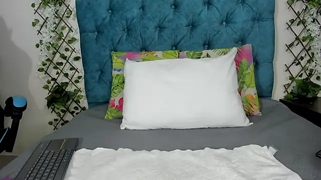 violett  rousee online show from 6, 10, 2025