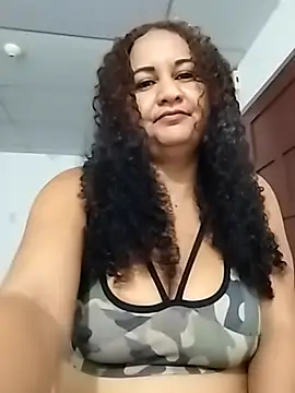 Snapshot of MEYBELLATINA chatting on 14, 11, 2025 MEYBELLATINA online show from 14, 11, 2025