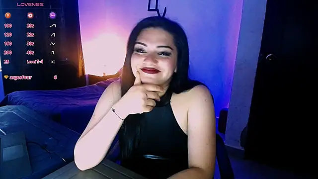 Snapshot of zoe_barclay chatting on 13, 10, 2025 zoe barclay online show from 13, 10, 2025