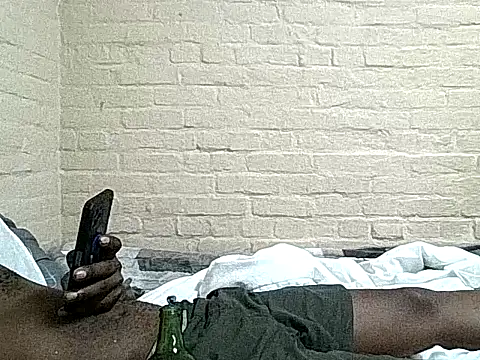 Snapshot of Mshayiwesinqe chatting on 23, 12, 2025 Mshayiwesinqe online show from 23, 12, 2025