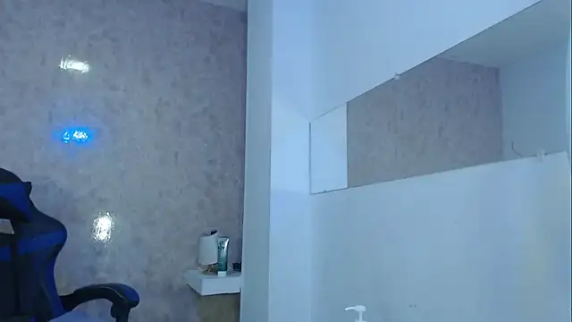 Snapshot of Aaron_Foxxx chatting on 8, 10, 2025 Aaron Foxxx online show from 8, 10, 2025