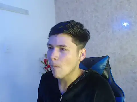 Snapshot of Aaron_Foxxx chatting on 22, 10, 2025 Aaron Foxxx online show from 22, 10, 2025