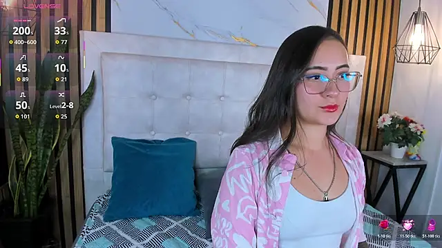 Snapshot of Honey_noir chatting on 11, 11, 2025 Honey noir online show from 11, 11, 2025