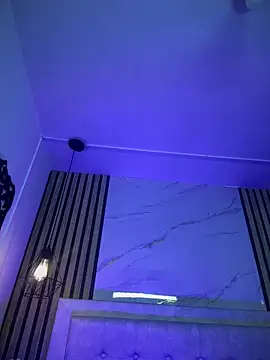 Honey noir online show from 17, 12, 2025