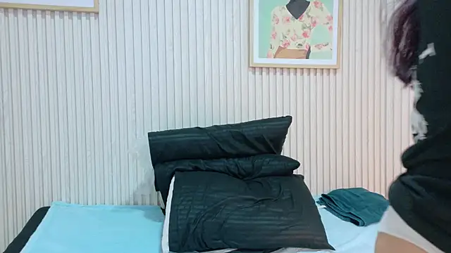 Snapshot of Abrilmirren chatting on 10, 10, 2025 Abrilmirren online show from 10, 10, 2025