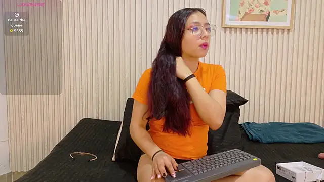 Snapshot of Abrilmirren chatting on 28, 10, 2025 Abrilmirren online show from 28, 10, 2025