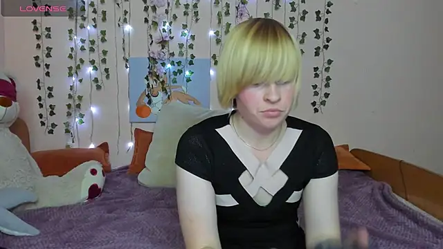 Cattie w  online show from 22, 10, 2025