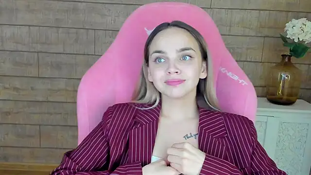 Snapshot of AnitaVenture chatting on 27, 9, 2025 AnitaVenture online show from 27, 9, 2025