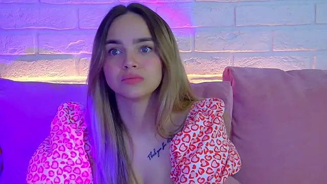 Snapshot of AnitaVenture chatting on 5, 10, 2025 AnitaVenture online show from 5, 10, 2025