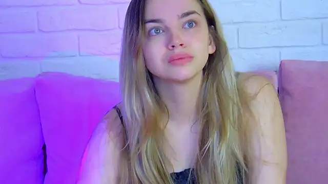 Snapshot of AnitaVenture chatting on 8, 10, 2025 AnitaVenture online show from 8, 10, 2025