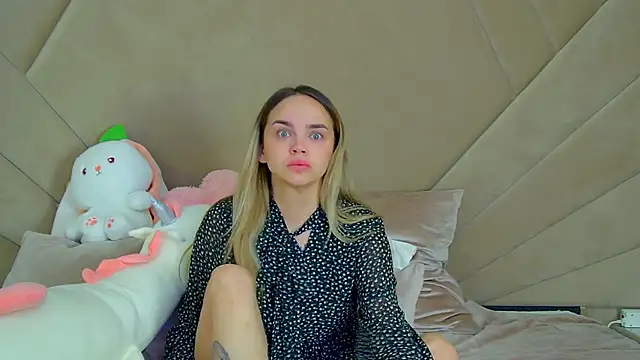 Snapshot of AnitaVenture chatting on 15, 10, 2025 AnitaVenture online show from 15, 10, 2025