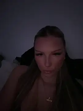 Snapshot of blondeeee chatting on 24, 2, 2026 blondeeee online show from 24, 2, 2026