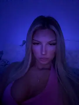 Snapshot of blondeeee chatting on 22, 3, 2026 blondeeee online show from 22, 3, 2026