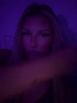 Snapshot of blondeeee chatting on 25, 3, 2026 blondeeee online show from 25, 3, 2026