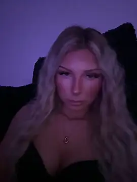 Snapshot of blondeeee chatting on 2, 4, 2026 blondeeee online show from 2, 4, 2026