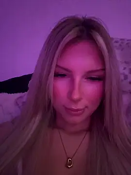 Snapshot of blondeeee chatting on 9, 4, 2026 blondeeee online show from 9, 4, 2026