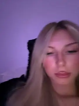 blondeeee online show from 15, 4, 2026