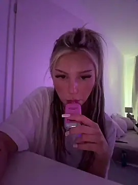 blondeeee online show from 28, 5, 2026