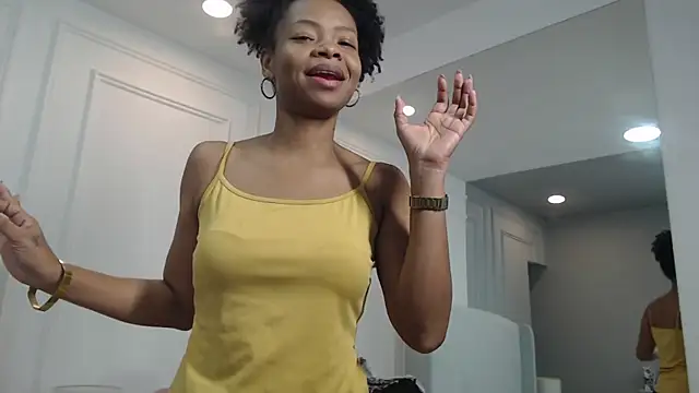 Snapshot of ChantalGarner chatting on 9, 10, 2025 ChantalGarner online show from 9, 10, 2025