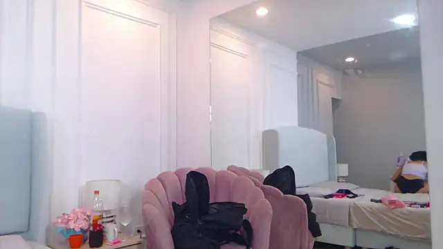 Snapshot of ChantalGarner chatting on 17, 10, 2025 ChantalGarner online show from 17, 10, 2025