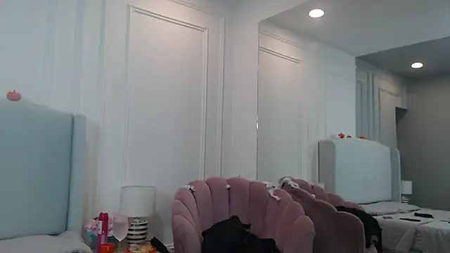 Snapshot of ChantalGarner chatting on 6, 11, 2025 ChantalGarner online show from 6, 11, 2025