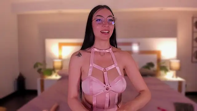 Snapshot of Violeta_dh chatting on 4, 4, 2026 Violeta dh online show from 4, 4, 2026