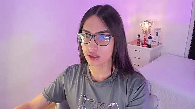 Snapshot of cherrylady_02 chatting on 4, 10, 2025 cherrylady 02 online show from 4, 10, 2025