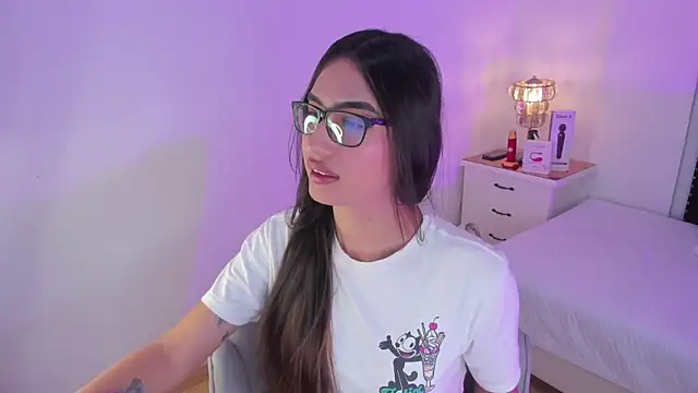 Snapshot of cherrylady_02 chatting on 5, 10, 2025 cherrylady 02 online show from 5, 10, 2025