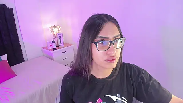 Snapshot of cherrylady_02 chatting on 17, 10, 2025 cherrylady 02 online show from 17, 10, 2025