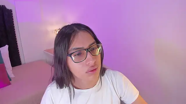 Snapshot of cherrylady_02 chatting on 26, 10, 2025 cherrylady 02 online show from 26, 10, 2025