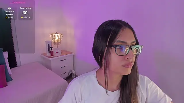 Snapshot of cherrylady_02 chatting on 14, 11, 2025 cherrylady 02 online show from 14, 11, 2025