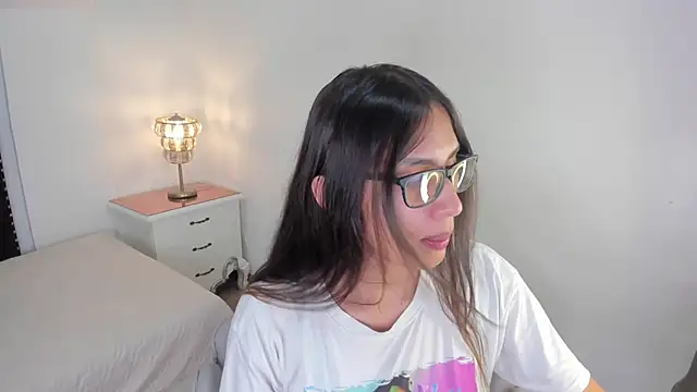 Snapshot of cherrylady_02 chatting on 15, 11, 2025 cherrylady 02 online show from 15, 11, 2025