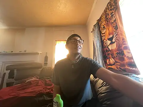 Snapshot of ThrowedWorldWide chatting on 4, 3, 2026 ThrowedWorldWide online show from 4, 3, 2026