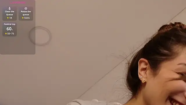 Snapshot of softly_bold chatting on 29, 10, 2025 softly bold online show from 29, 10, 2025