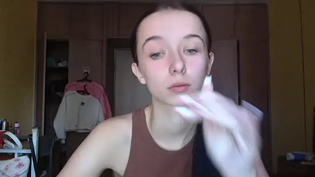 Emilia Light online show from 5, 10, 2025