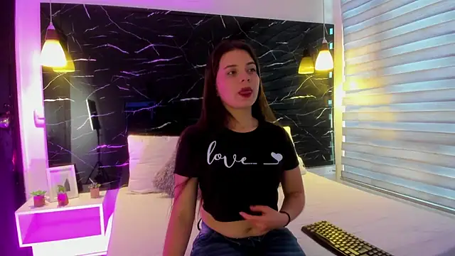 ZOE LE online show from 15, 10, 2025