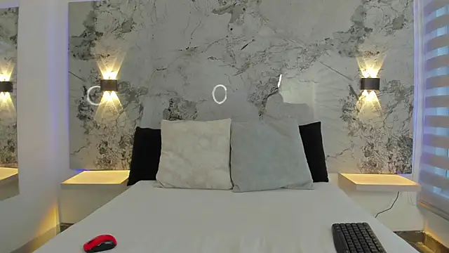 Snapshot of ZOE_LE chatting on 9, 4, 2026 ZOE LE online show from 9, 4, 2026