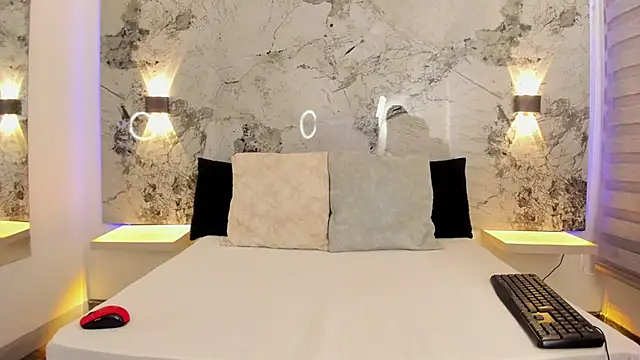 Snapshot of ZOE_LE chatting on 13, 4, 2026 ZOE LE online show from 13, 4, 2026